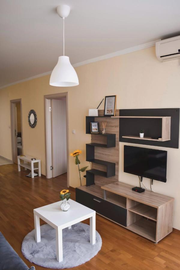 Apartment Sunflower021 Novi Sad Esterno foto